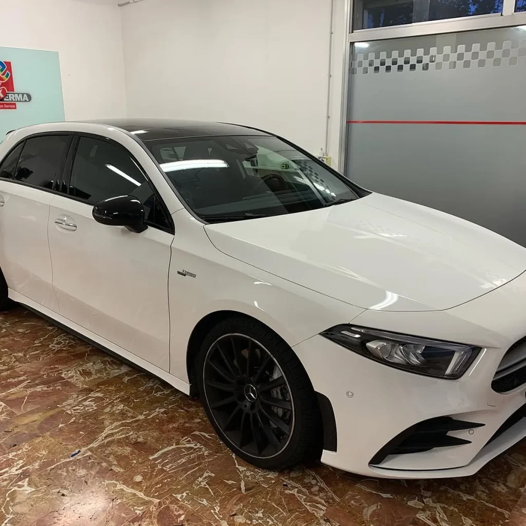 Mercedes AMG A35 tetto nero