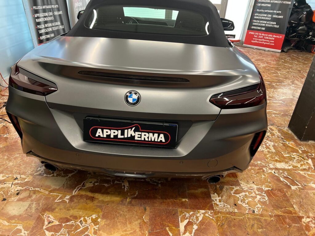 BMW Z4 grigio satinato